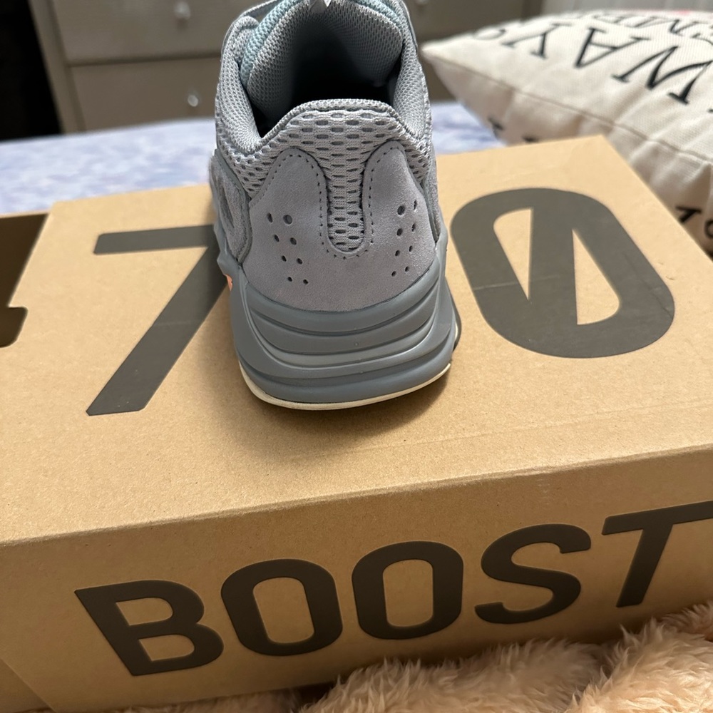 Yeezy’s - Picture 4 of 11